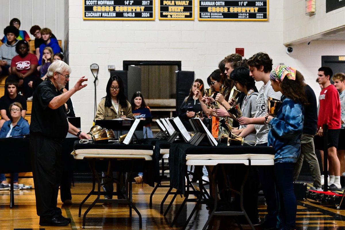 ShorelandLuthHS's tweet photo. 🎶 On Thursdays, our chapel comes alive with music! Handbells, Chamber Choir, Concert Band, Orchestra &amp; Concert Choir lead worship with their incredible talents. 💛🖤 #ShorelandStrong #FaithInAction #StudentMusic https://t.co/LEKjHu5Lpq
