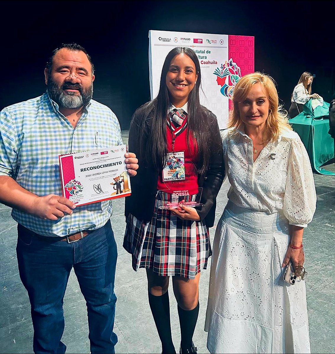 Felicitamos con mucho orgullo a nuestra alumna Jessy Andrea Leyva Morales, del grupo 501, y a su asesora la Ing. Verónica Villarreal, por haber obtenido el primer lugar en la categoría de "Poesía" en el Festival Estatal de Arte y Cultura.
#somoscecytecacuña #CECyTEEMSaDCoahuila