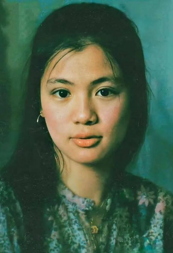 “黄药师”曾江接受采访时说，当年和他试戏的“黄蓉”有好几个，翁美玲外形不是最优秀的。

但他还是觉得翁美玲演得最好，机灵、俏皮、有主见，和他试戏时很有默契。甚至这么多年过去了，他看过很多版本的黄蓉，依旧认为没人能超越翁美玲。