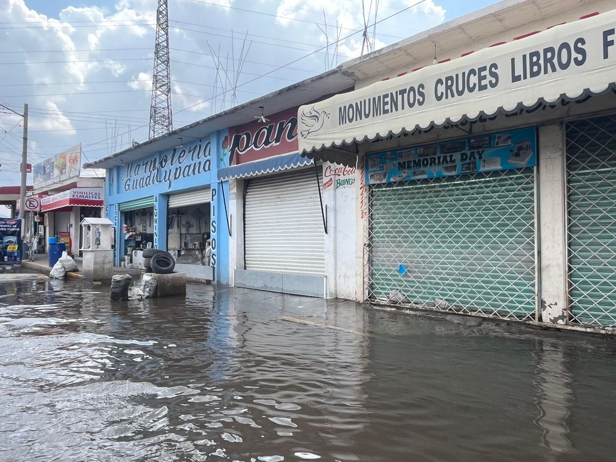 MarioGa38641074's tweet photo. Han pasado dos años del gobierno de Delfina Gómez y en el Estado de México seguimos enfrentando inundaciones. El dinero está, lo que falta es decisión para actuar. #EdomexBajoElAgua https://t.co/c8kttzKNVy