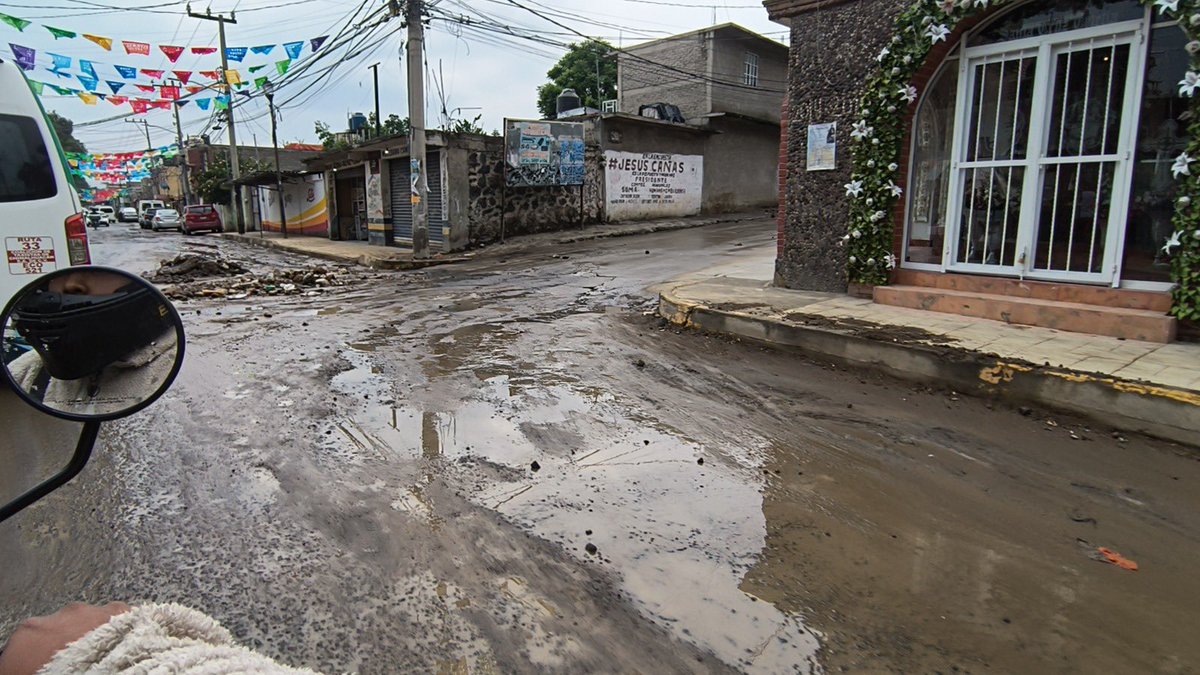 MarioGa38641074's tweet photo. La gente del Estado de México merece soluciones, no pretextos. A dos años de gestión de @delfinagomeza, muchas colonias e incluso hospitales continúan inundados y en el abandono.
#EdomexBajoElAgua https://t.co/JWWr7jpobB