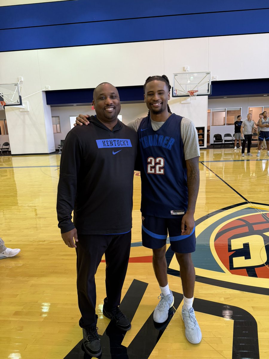 Coach_AB3's tweet image. Thank you to the World Champions @okcthunder for the ELITE hospitality! It was great to learn and see our @KentuckyMBB fam @shaiglalex @wallace_cason 🔵⚪️

It was great to see family through the fam @sunsetAMIR also @ACFresh21 @Youngbloo2Chris 🙏🏾