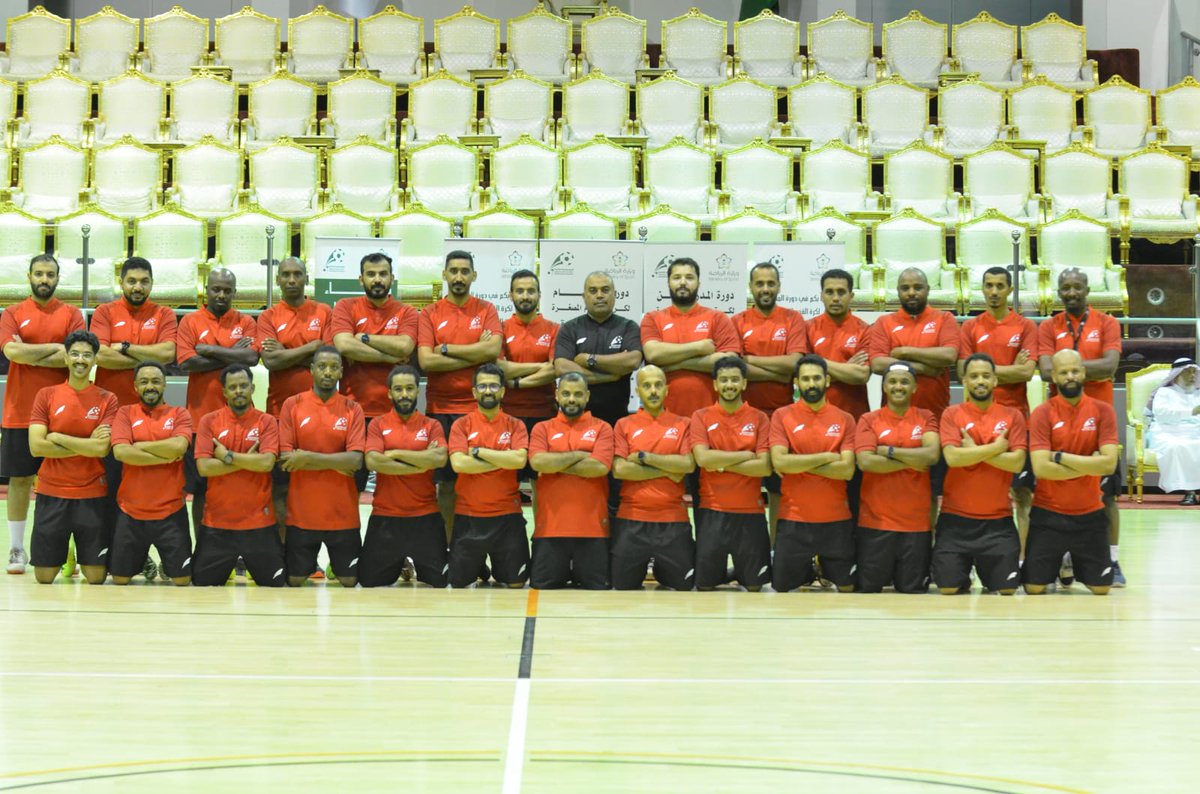minifootballsa's tweet photo. اختتام دورة المدربين الأولى لكرة القدم المصغّرة بالمنطقة الشرقية، بعد ثلاثة أيام من المحاضرات النظرية والتطبيقات الميدانية.

 30 / 9 / 2025م – 2 / 10 / 2025م
 قدّم الدورة المحاضر الدولي / عبدالله الغامدي.
وسط إشادة بمستوى وتفاعل المتدربين.
تأتي هذه الدورة ضمن برامج الجمعية لتأهيل كوادر فنية معتمدة، بما يواكب مستهدفات #رؤية_السعودية_2030.
#وزارة_الرياضة
#كرة_القدم_المصغرة
#الشرقية