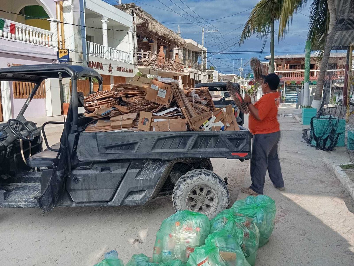 ecoceac's tweet photo. 🏝️ ¡Holbox más limpio gracias a ti!
Recolectamos cientos de kilos de residuos y demostramos que juntos podemos proteger este paraíso. 💚♻️
Gracias a todos los voluntarios que hicieron posible esta limpieza. 🌊
#ECOCE #LimpiezadePlayas #holbox #ecorescate https://t.co/jBjx8EBxAx