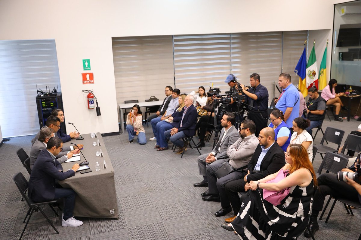 El @zapopangob y <a href="/DesarrolloZap/">Desarrollo Zapopan</a> trabajamos en equipo con la Dirección de Reinserción Social y la @cmic_jal 
Este convenio impulsa capacitación, formación dual y créditos de emprendimiento para que la reinserción social sea también una oportunidad de crecimiento.