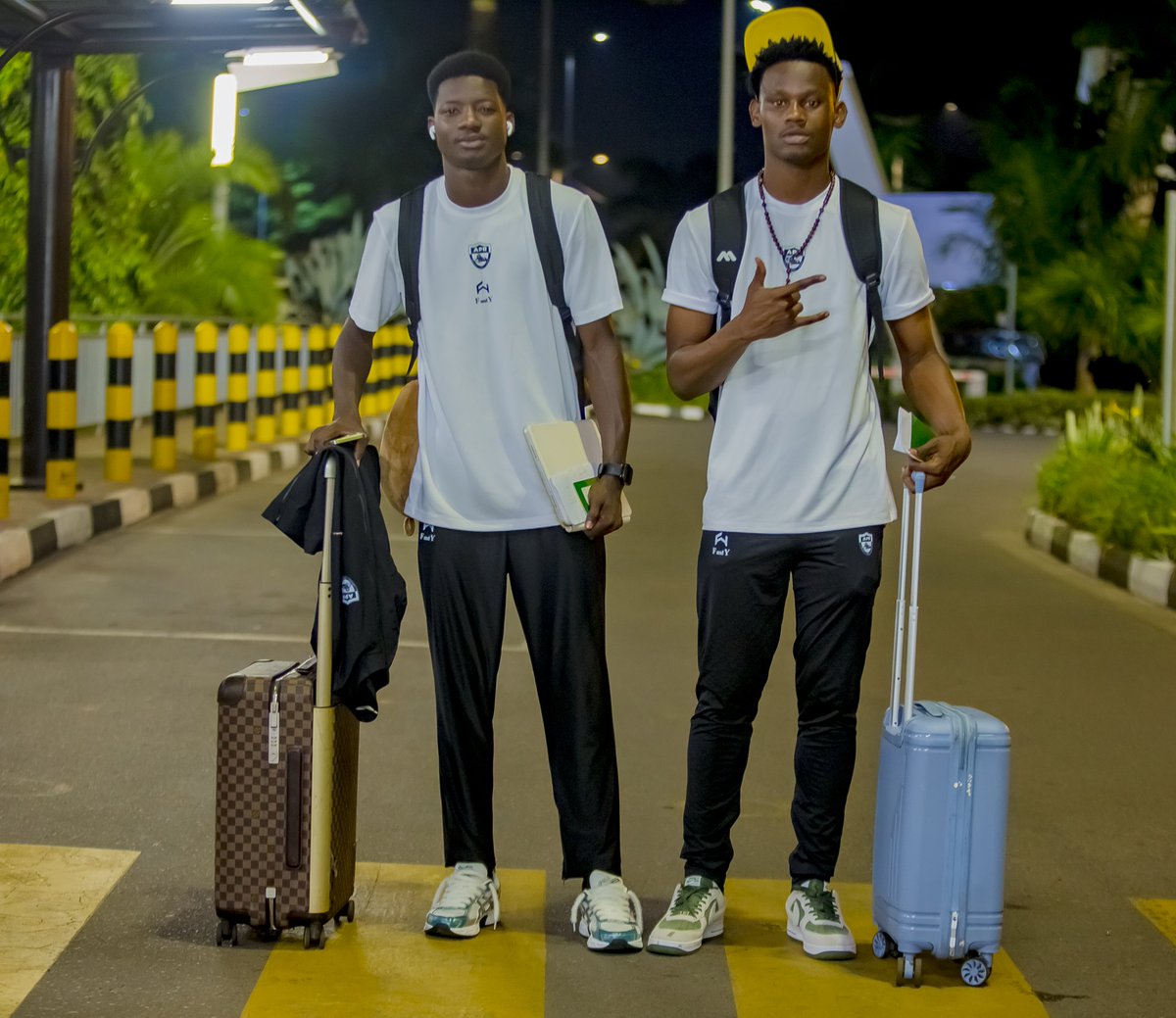 aprfcofficial's tweet photo. Ikipe yamaze kugera ku kibuga cy'indege cya Kigali, aho biteganijwe ko ihaguruka saa cyenda n'igice z'urukerera yerekeza i Cairo mu Misiri gukina umukino wo kwishyura wa CAF Champions League na Pyramids FC. 

#APRFC https://t.co/KloMY689Fl