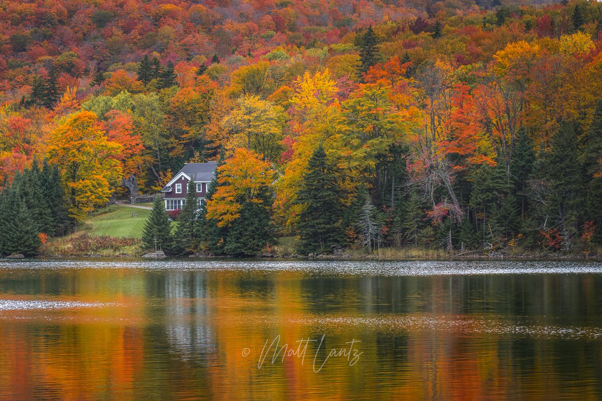 mattlantz's tweet image. Live look at Lake Lewisville this evening. 

Just kidding. Remembering my trip to New England last fall and wishing it would get down to Texas soon. 90+ degree temps in October is lame. 
#dfwwx #txwx #fallcolor