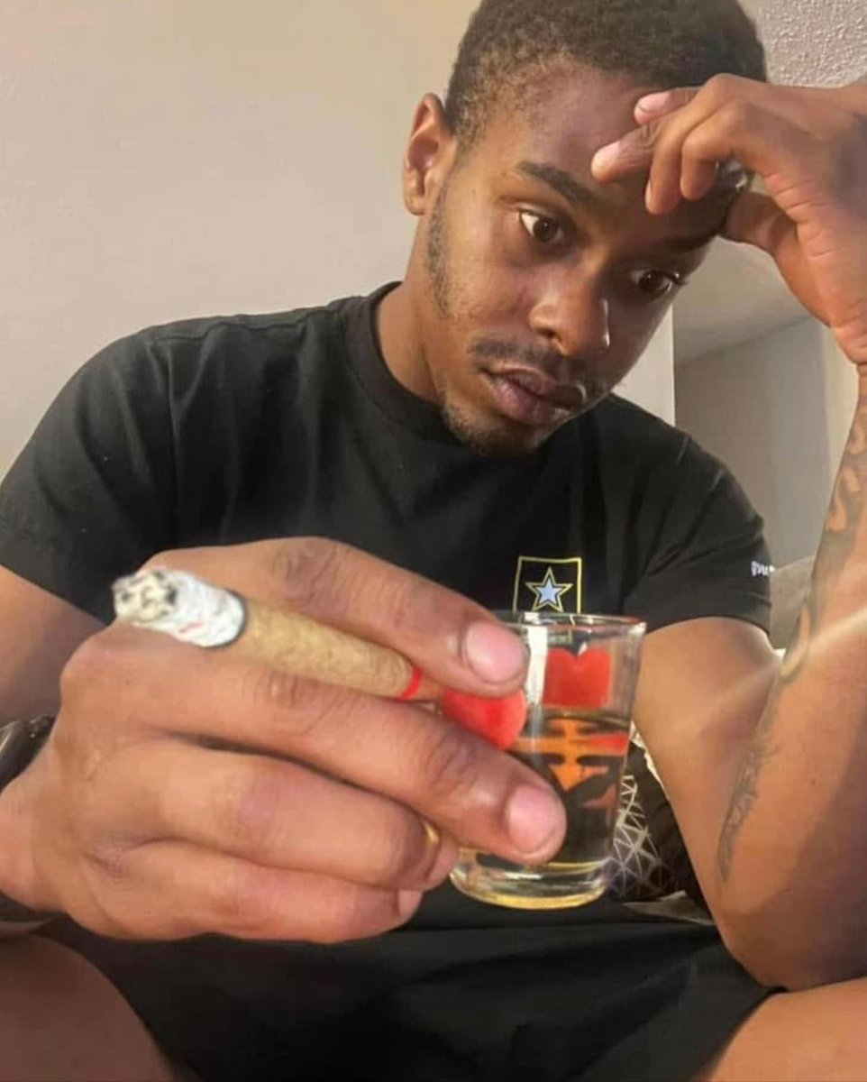 indeefree's tweet photo. Me listening to Jt Cardi B diss https://t.co/XRYjbFz7f3