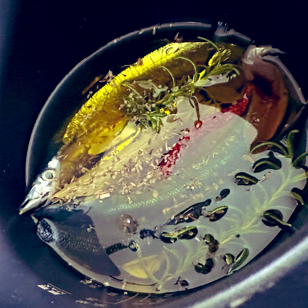 秋刀魚は刺身か塩焼きが1番美味しいと思っているからグリルに入れるのをグッと我慢して、秋刀魚のコンフィにしたんだけどやっぱり美味しかった