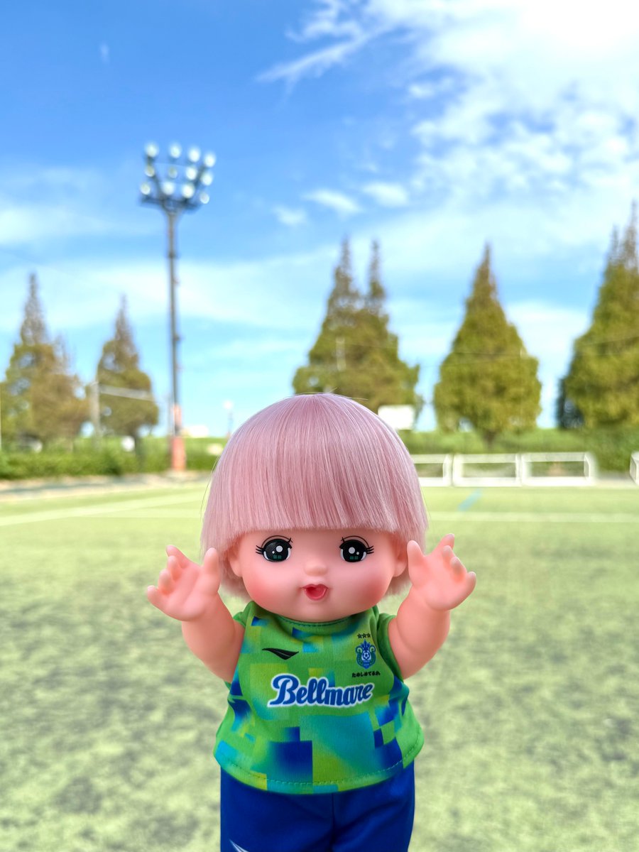 mellchan_dayo's tweet image. メルちゃんの ユニフォームを つくって もらったの✨
グラウンドが とっても ひろ～い⚽

#bellmare @bellmare_staff