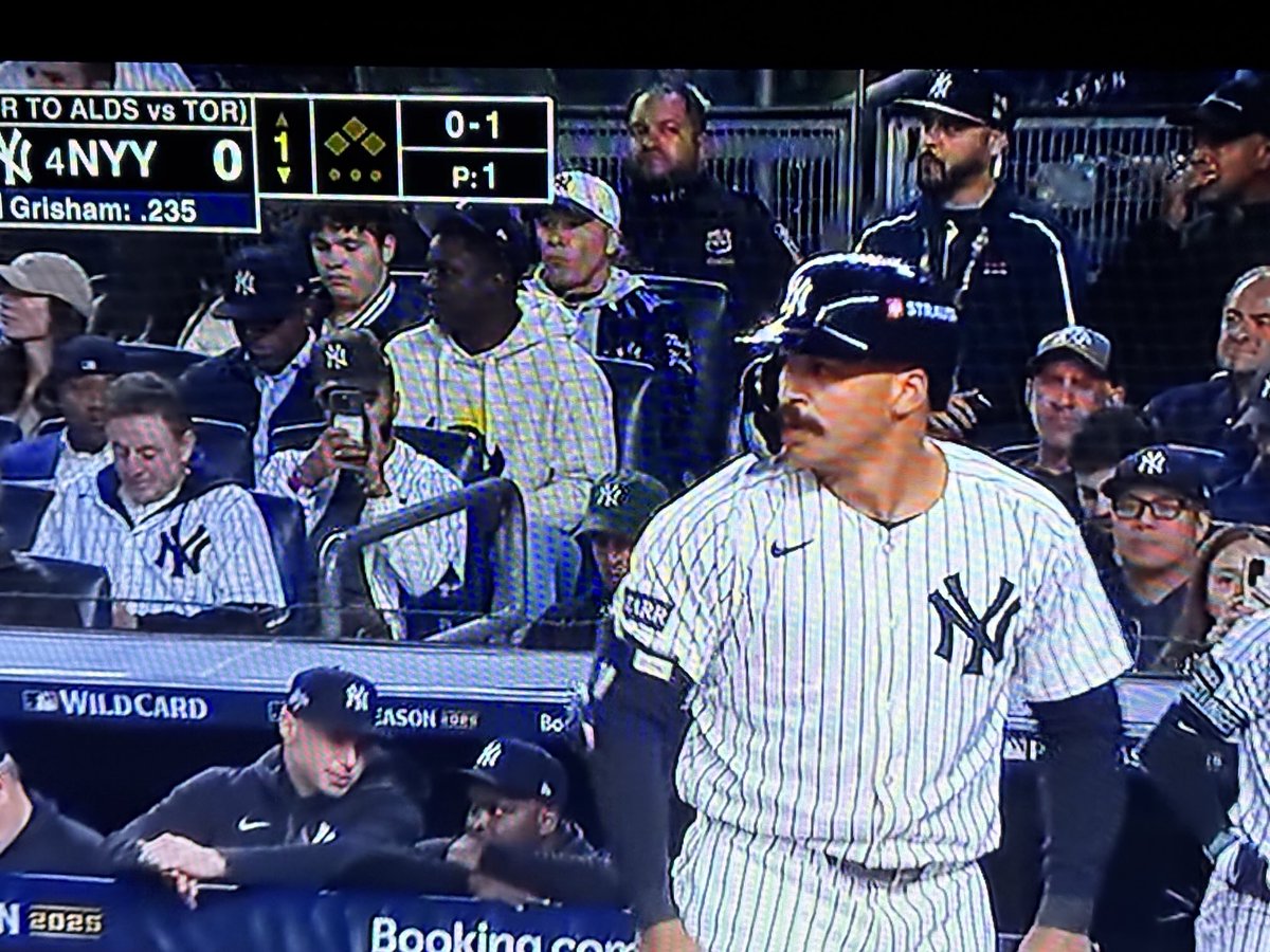 ‘⁦<a href="/StJohnsBBall/">St. John's Men’s Basketball</a>⁩ coach Rick Pitino in the front row for his Yankees