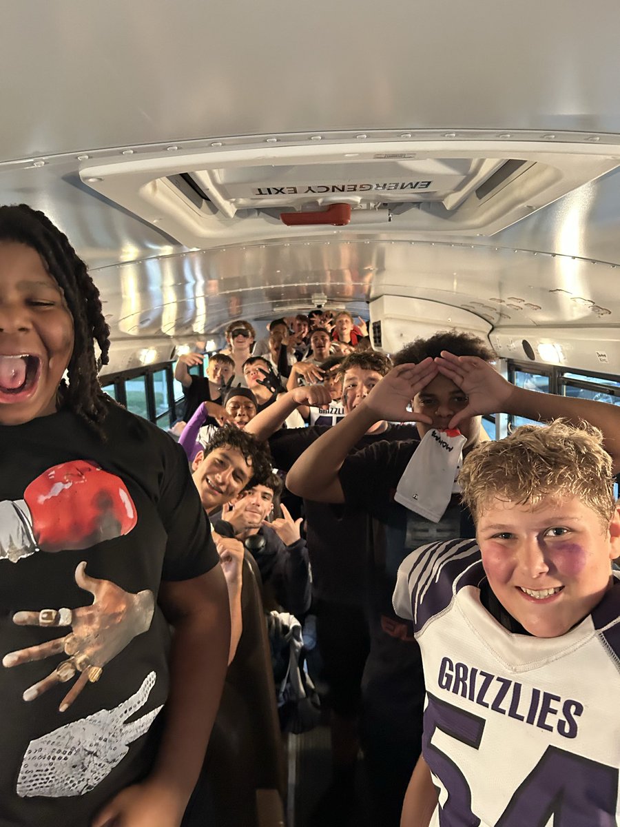 pkmsfootball's tweet photo. 🐻🏈 What. A. Night.
Our Grizzlies DOMINATED—winning BOTH the A &amp; B games! 🔥 B-Team pitched a SHUTOUT! 💪 A-Team STILL hasn’t given up a single point this season!
This program is rolling and we couldn’t be prouder! 💜 #GrizzlyPride #UnfinishedBusiness https://t.co/Y5qfjnXI8S
