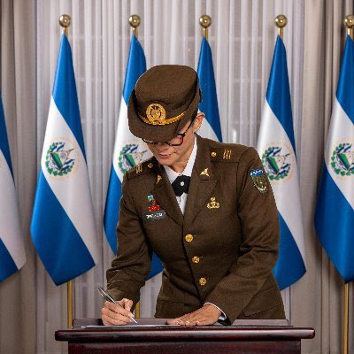 🚨ULTIMA HORA: PROHÍBEN EL USO DEL LENGUAJE INCLUSIVO EN CENTROS EDUCATIVOS

El Ministerio de <a href="/EducacionSV/">Ministerio de Educación</a> anunció la prohibición del uso del denominado “lenguaje inclusivo” en todos los centros educativos públicos y dependencias del ministerio. 

La medida aplica a materiales
