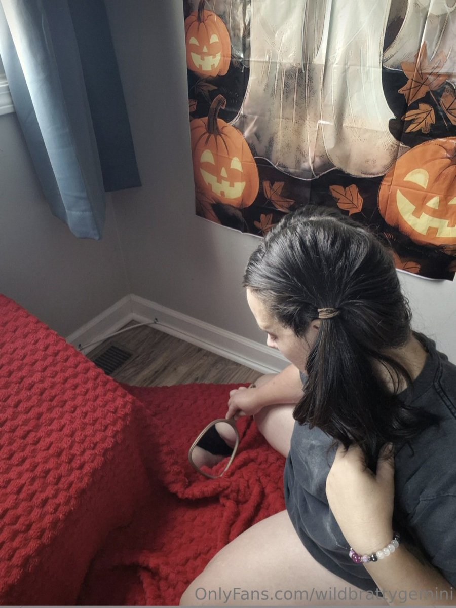 Wildbrattygem's tweet photo. Caught ya looking 👀 ☺️ #ispy #findom #paypig #brat #ohio #ct https://t.co/PmUKZ62xfm https://t.co/vnr87jrBxK