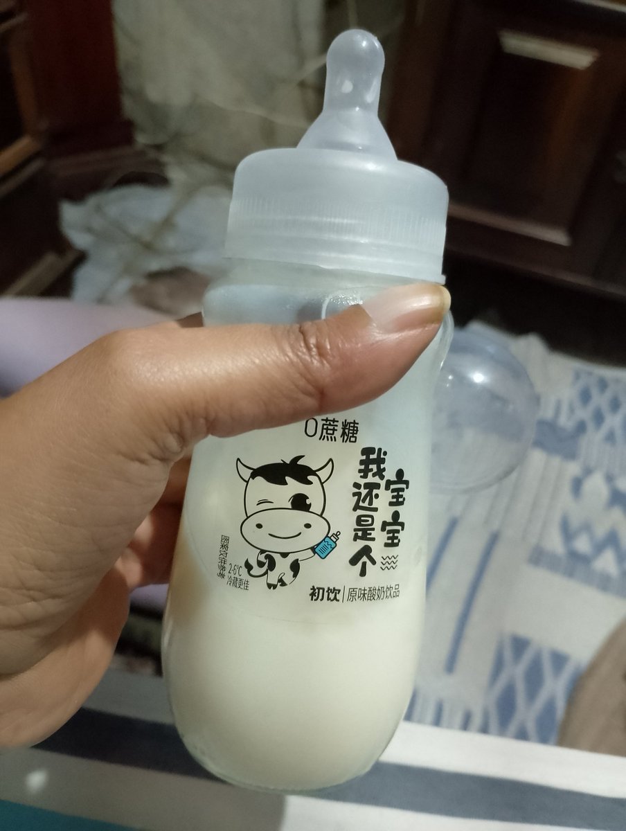 Acabei de tomar meu leitinho 🍼 na mamadeira vindo da China.  Puro suco da baunilha! 😁
