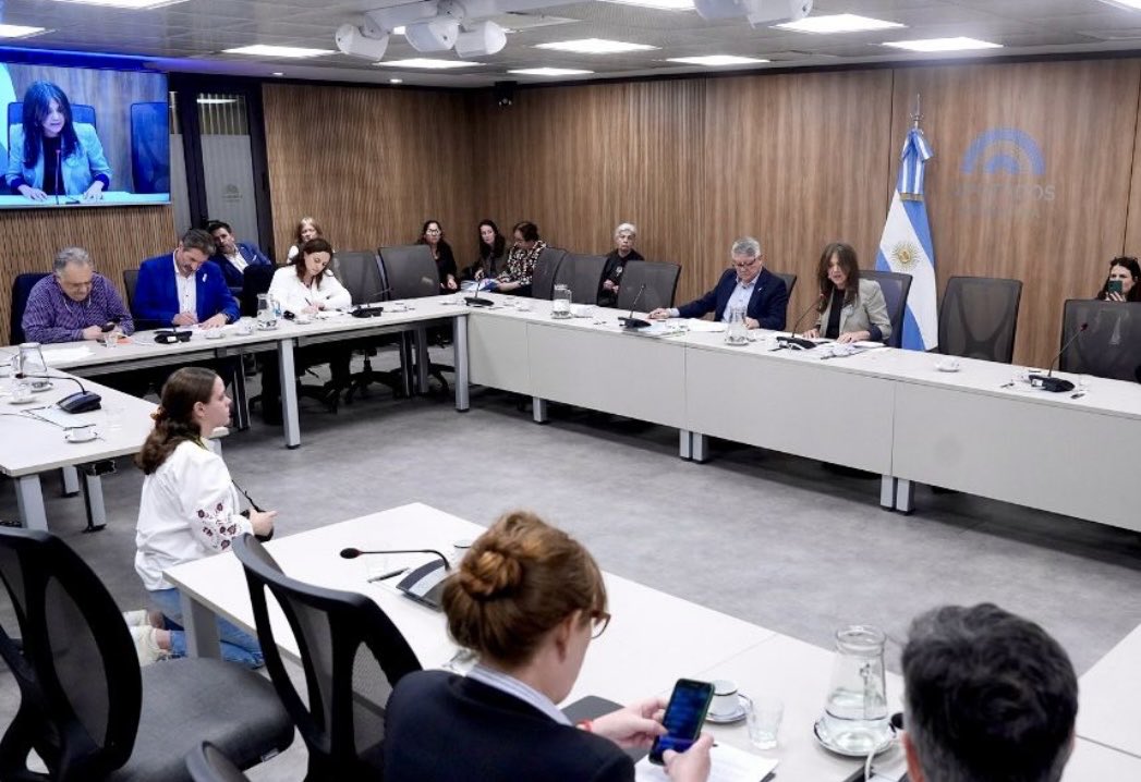 SilGinocchio's tweet image. Defendemos nuestra cultura 

Esta semana, con la movilización del martes, frente a las puertas del INCAA y en la Comisión de Cultura de @DiputadosAR, repudiamos el anuncio de cierre y  privatización de Cine.Ar y  Play