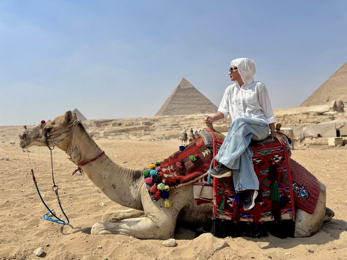 fatiful's tweet image. In the heart of the desert, where time itself bows to eternity, I found myself small yet infinite.
Among pyramids that have whispered secrets for thousands of years, I let the wind carry my spirit higher.
On camelback I traveled paths carved by kings and dreamers,
reminded that
