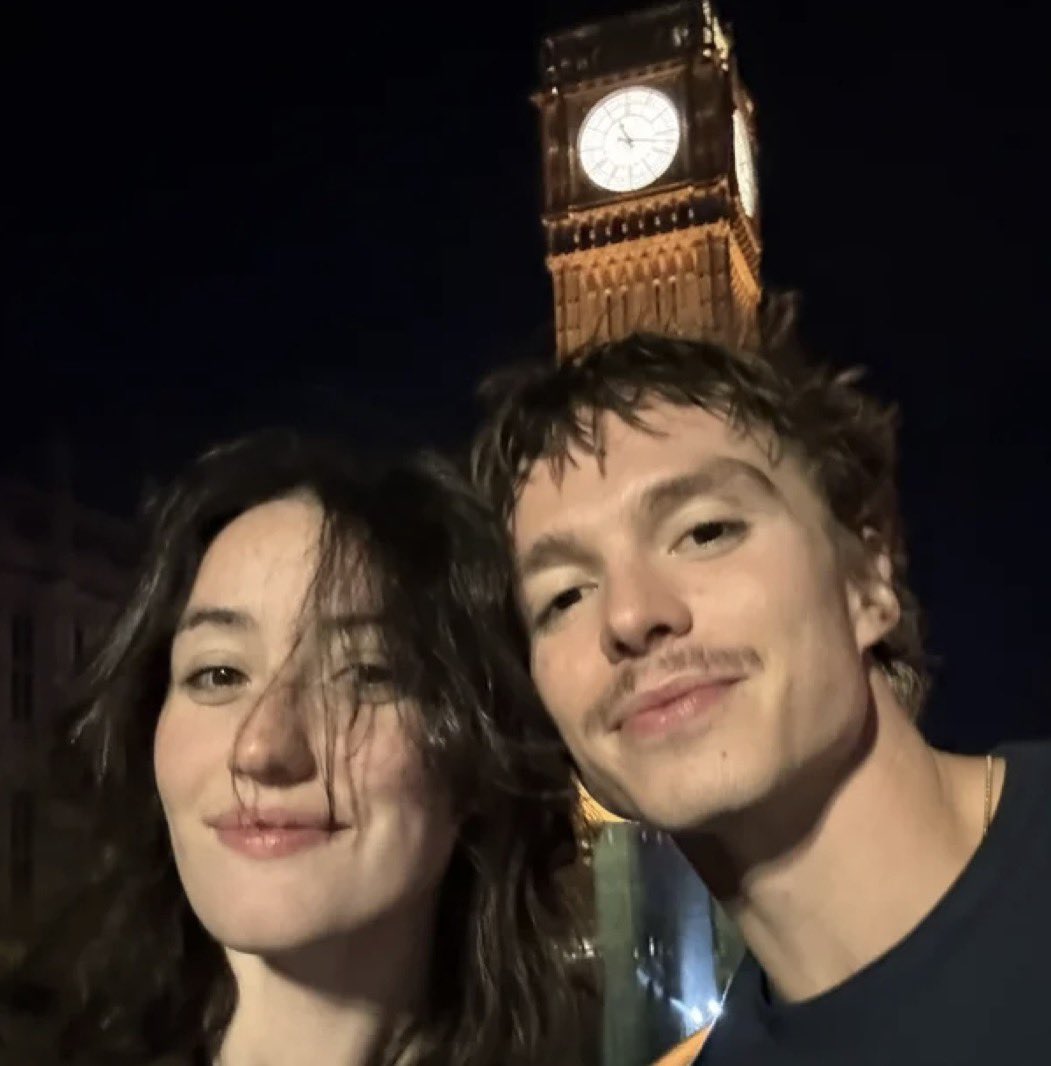 NickChavezBR's tweet image. Nova foto de Nicholas Alexander Chavez e Victoria Abbott em sua playlist do Spotify.