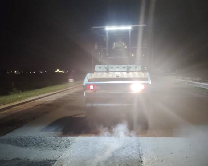 THBM_HQ's tweet photo. 02102025 - di Kangar

FT 046 J. Kuala Perlis - Changlun
sek 7.80 - 10.00

#BerkalaPavemen
Fasa 2 

Team BP #THBMPerlis #Kangar laksana kerja ini di sini

- mill + pave 

kemajuan : 77.50 %

📸 suasana kerja + sek yang siap 

#THBMHQ https://t.co/GnYS9pew4y