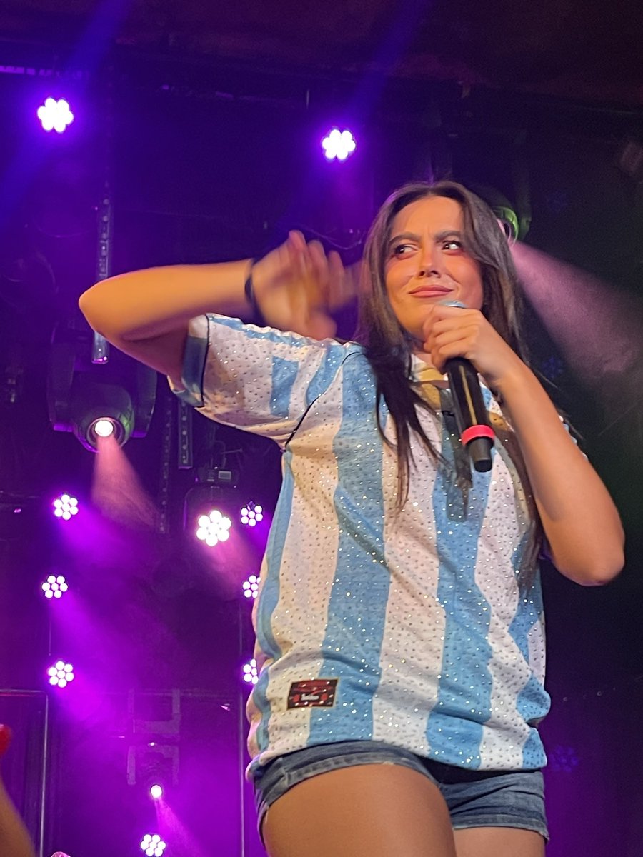 gayreche's tweet image. cuando comenzó a hacer la pelea rojo-rosa y nos provocaba #dios #teextraño #volve #llorocomiendo