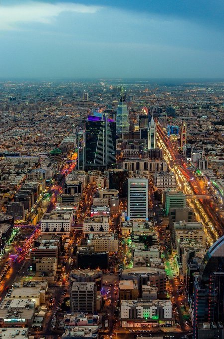 📊توقعات وزارة المالية السعودية لنمو الاقتصاد حتى 2028م:

- 2023م: %0.5
- 2024م: %2

- 2025 (توقعات): %4.4
- 2026 (تقديرات): %4.6

- 2027 (تقديرات): %3.7
- 2028 (تقديرات): %4.5