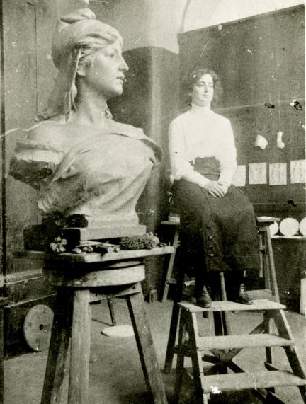 Ilda Puga, o modelo para o busto da #República (aprovado em 1911). Nasceu em Arraiolos em 1892 e faleceu em Lisboa em 1993.