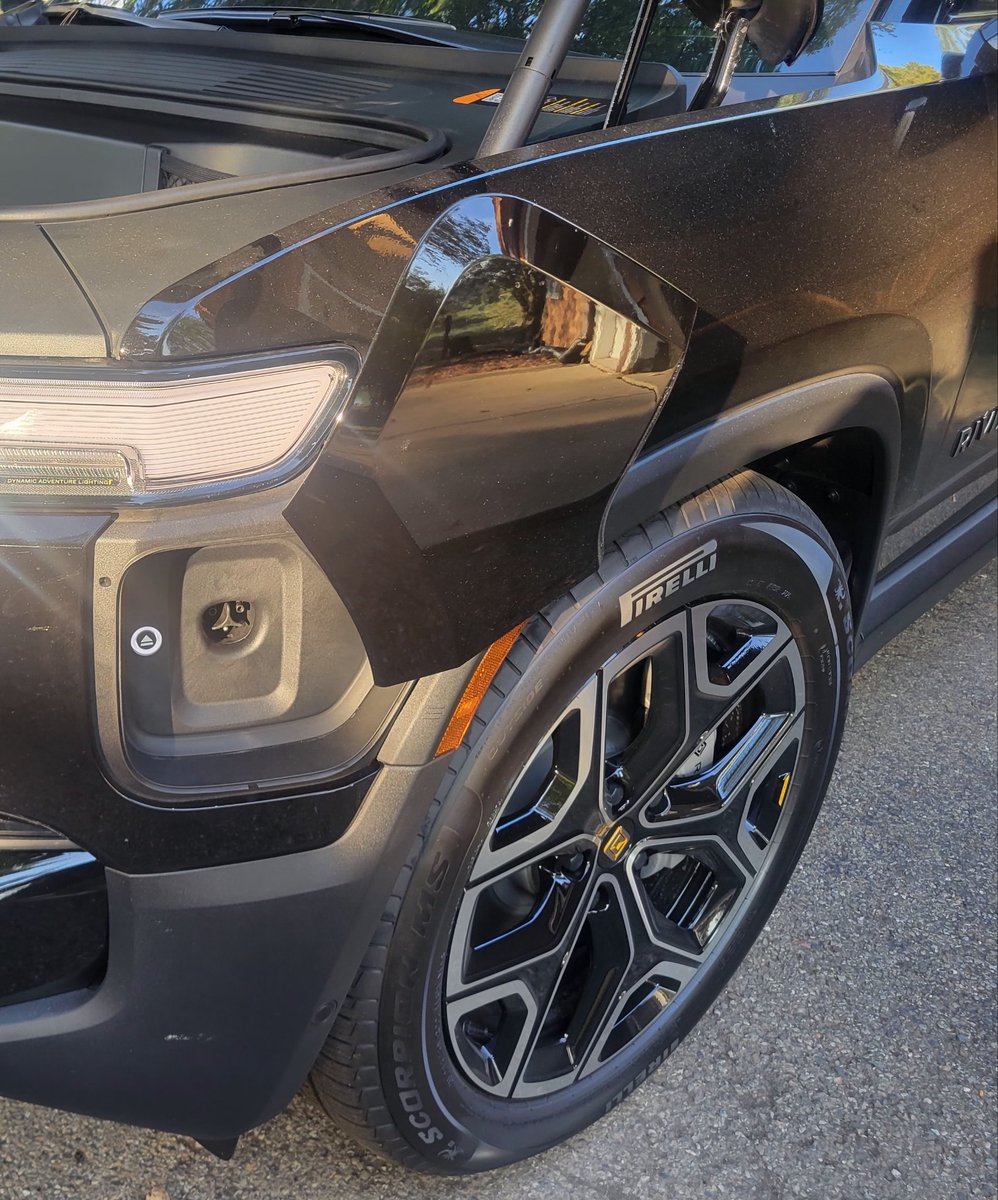 Checking out my neighbor's 26 Dual Max R1S. It's pretty cool to see the NACS port in person.