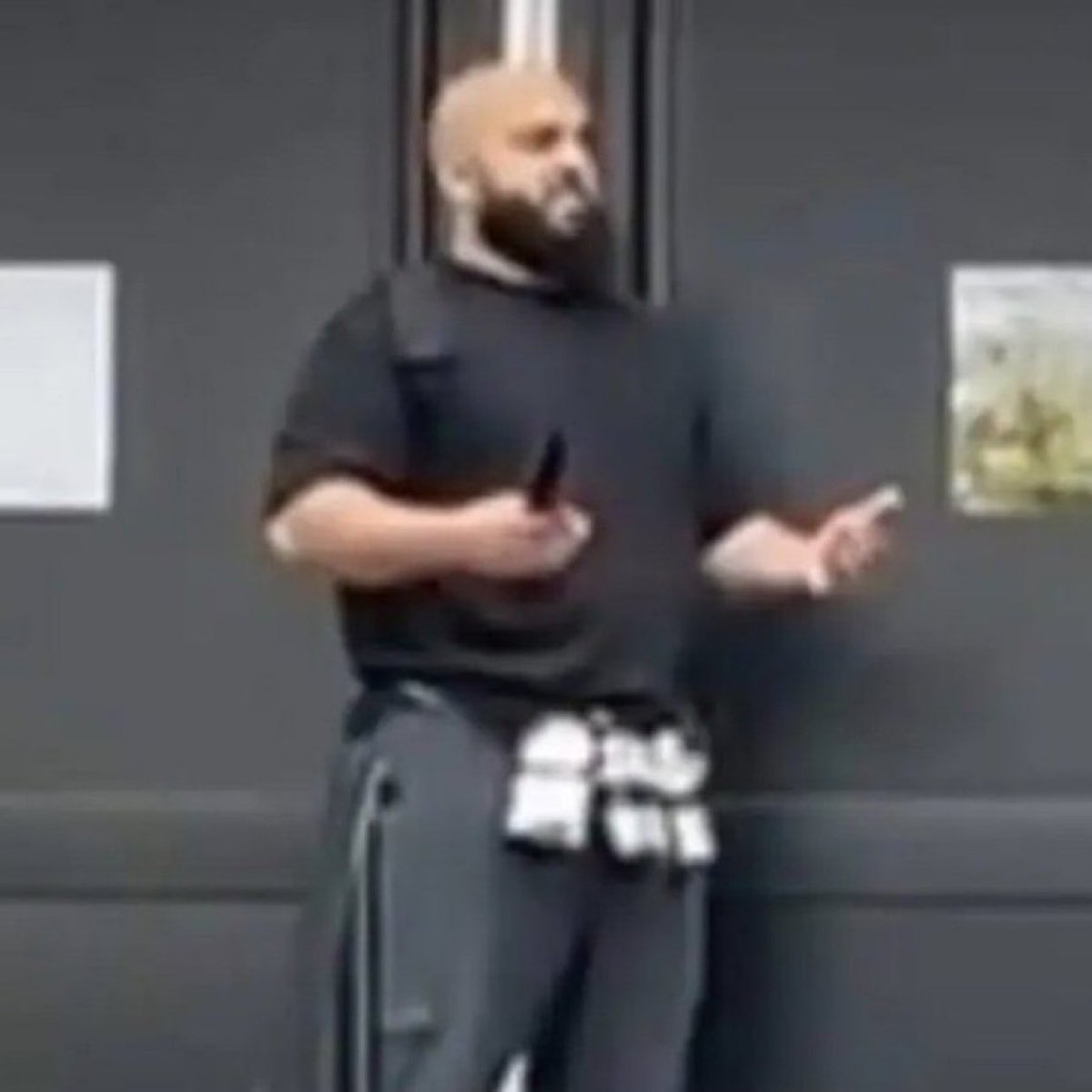potkazar's tweet image. The #Manchester #synagogue terror attacker has been named as Jihad Al-Shamie.
The 35-year old of Syrian descent was shot dead by police moments after he targeted worshippers at Heaton Park Hebrew Congregation Synagogue in Manchester