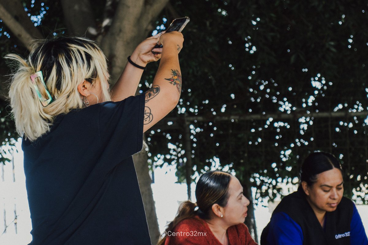 Centro32mx's tweet photo. 📸 #LaboratorioDeComunicación Como parte de nuestra capacitación constante, desde el área de comunicación brindamos un taller de registro fotográfico enfocado en los entornos humanitarios.

Gracias a todas por participar. 🤲✨

#Centro32 #MigrarEsUnDerecho #TodxsSomosMigrantes https://t.co/pmjkaJtU29