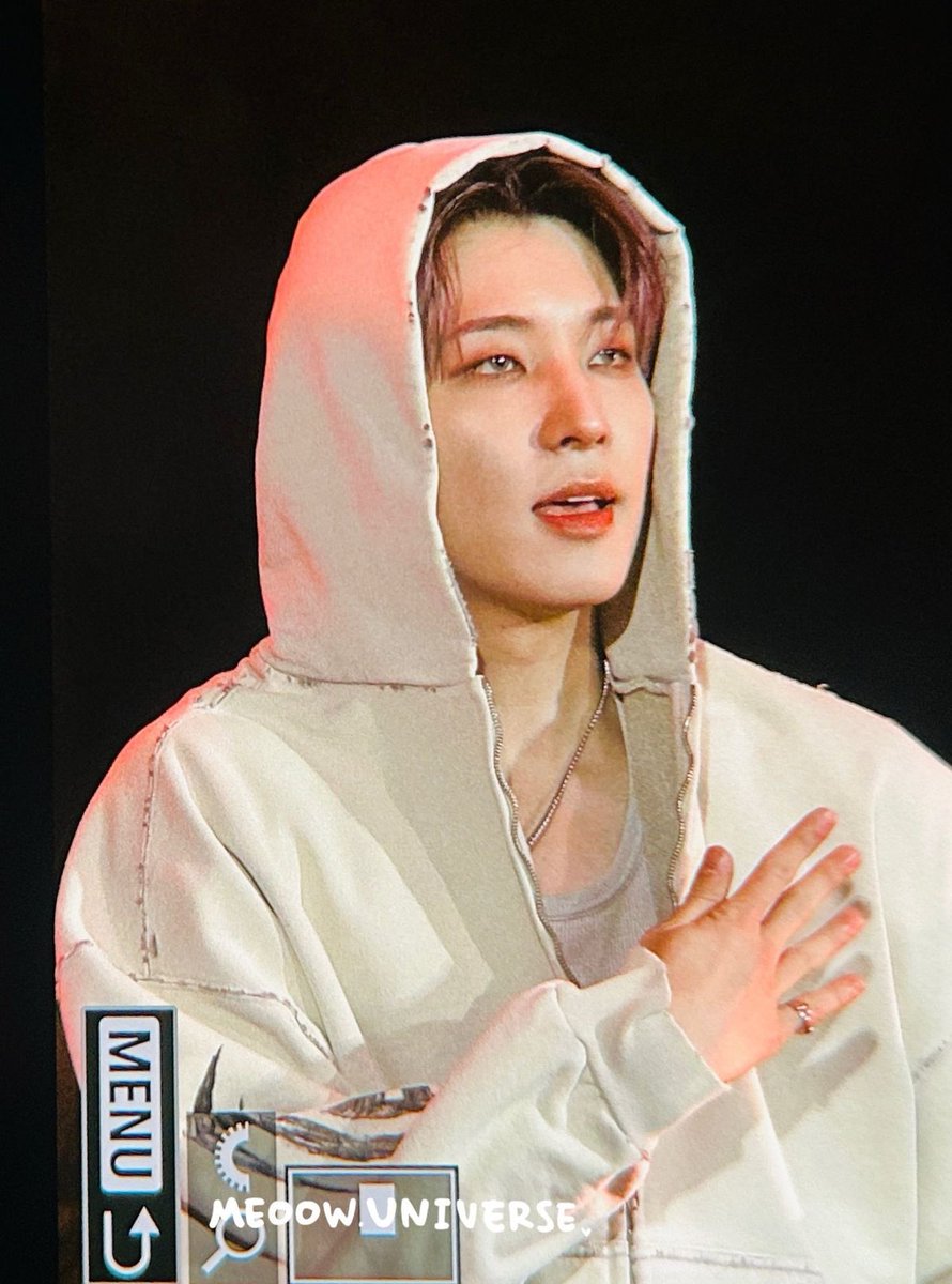 loverofjww's tweet photo. put wonwoo in more coloured contacts please https://t.co/m14bfxUYoM