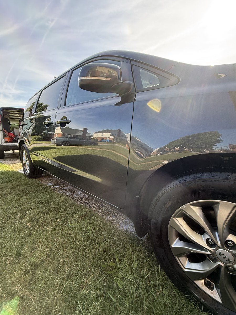 AbsolutelyLlc's tweet image. After our #fulldetail package, this van is all cleaned up &amp;amp; ready for the weekend! 🚙🚿🛁🧴🪣🧽🧼🪥🧹💪🤩👍💯 #mobiledetailingMD #bringingautomotiveperfectiontoyou