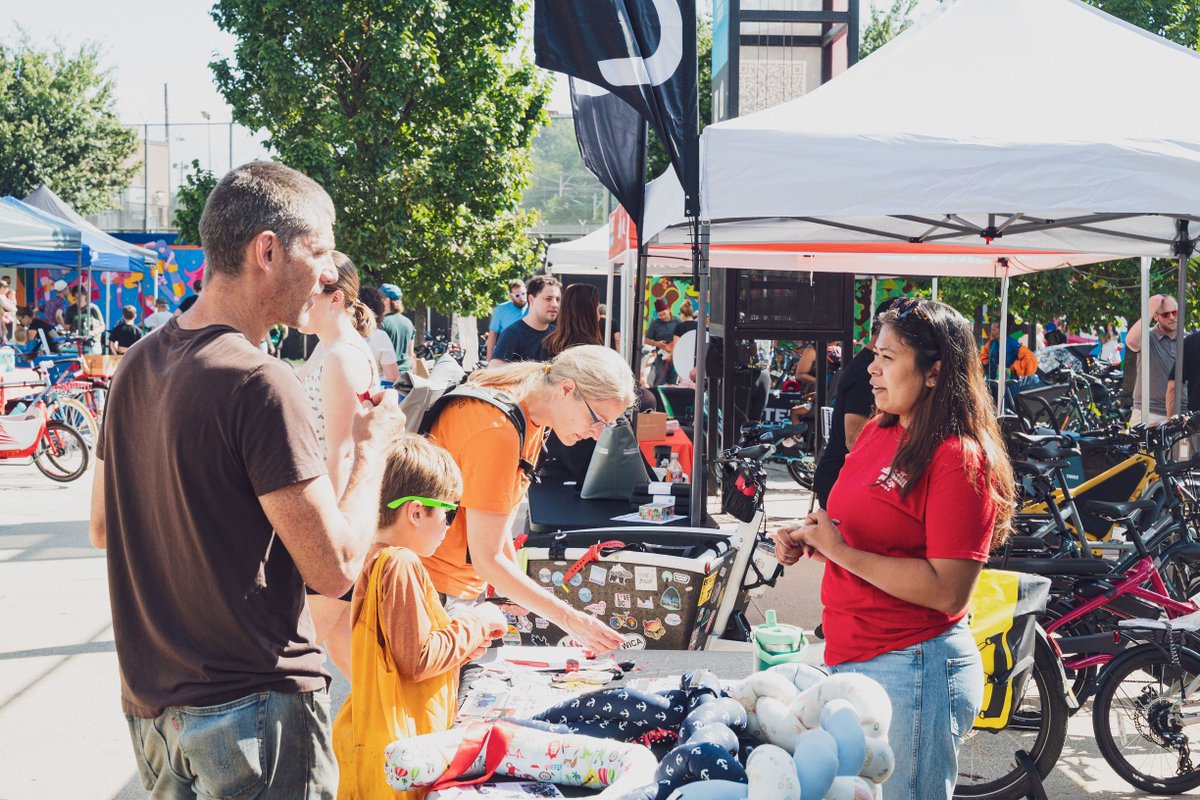 goDCgo's tweet image. We had a great time connecting with students, families, and District residents at DC Family Bike Fest last weekend! Thank you to @dcfamilybiking for including us in this event 🚲