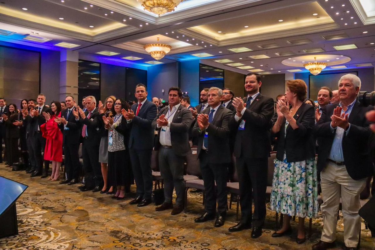 Pagina_Nueve's tweet image. 🌎 Cuernavaca en el plano internacional
El alcalde #JoséLuisUrióstegui participó en el Foro América Libre, junto a líderes de más de 25 países y 70 organizaciones.

📌 Urióstegui destacó el papel de los gobiernos locales en la confianza ciudadana.