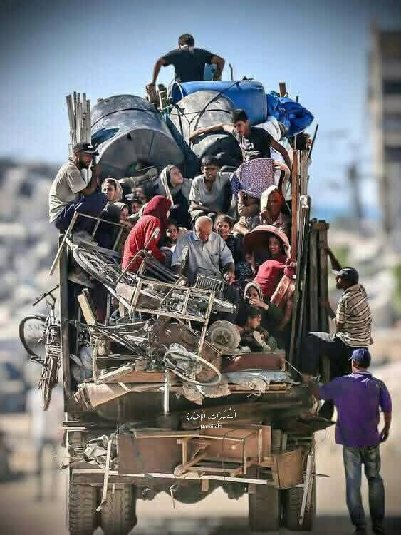 Over 730 days of forced displacement in Gaza…
Trucks overloaded with people and fragments of their homes, faces marked with pain, endless roads leading to the unknown.
These are not just images, but a cry: We are human, we want to live.

#Gaza #Palestine #HumanRights #StopTheWar