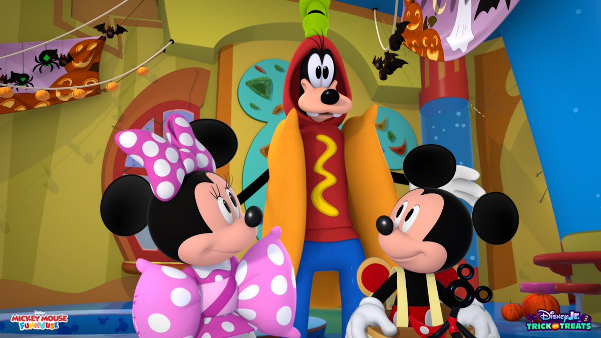 Disney_Wiki's tweet photo. Today marks the 1st anniversary of the #MickeyMouseFunhouse episode, "Funhouse-made Costumes", written by Kathleen Sarnelli Kapukchyan, storyboarded by David Zhu and directed by Melissa Suber.
The gang has to improvise their costumes when they go missing on Halloween. https://t.co/85fCntG2pd