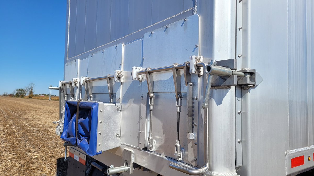 T-30 Has arrived at #GasserAgServices. Another fantastic trailer from <a href="/MfgTrailer/">Platinum Trailer Mfg</a>. Sits a tonne lighter than my other 4 axle steel/aluminum end dump. Bigger too. 45' box, 80" sides. Clean open frame underneath. Everything is accessible. No surprises. #HaulsMore #BuiltBetter