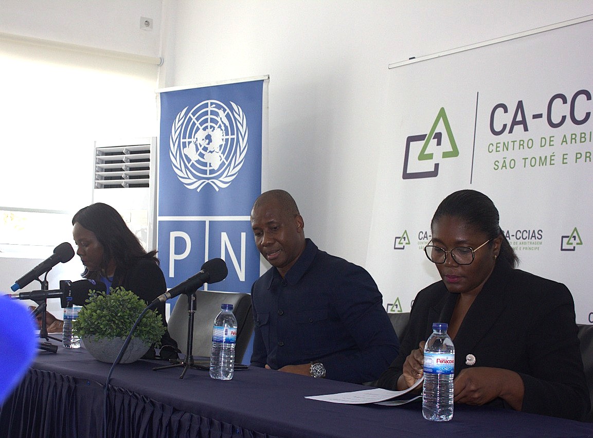 UndpStp's tweet image. Today #UNDPSTP took part in the inauguration of the CCIAS Arbitration Centre 🇸🇹
With support from #UNDP, #AfricanDevelopmentBank and #Zuntamon, this milestone strengthens the justice system and boosts the business environment in São Tomé and Príncipe. #PartnershipsForSDGs