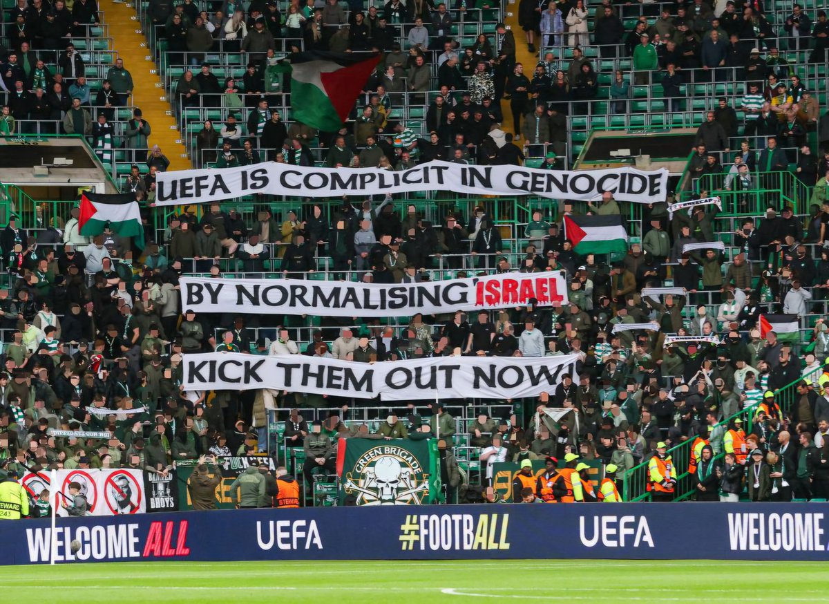 FonsiLoaiza's tweet photo. Pancarta de la afición del Celtic hoy en la Europa League: "La UEFA es cómplice de genocidio al normalizar a Israel. ¡Échenlos, ya!" https://t.co/9U6xVQOlzR