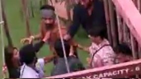 Caved07's tweet photo. Hamray ghar me choozay hotay thay, jab kabhi billi unko jhappta marti thee woh #AmaalMalik jesy sehm jaty thay.
#AbhishekBajaj𓃵 #BiggBoss19 https://t.co/ICwFguhgW6