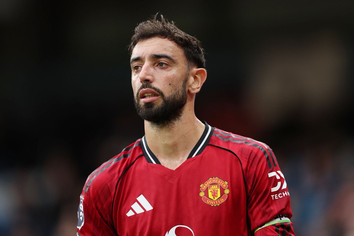 SamC_reports's tweet image. 🚨Bruno Fernandes remains fully focused on leading Manchester United, continuing to set the standards expected of the club’s captain, I understand.
⚫️Those close to Fernandes insist he’s had no complaints about the role he’s been asked to play and remains fully focused on…