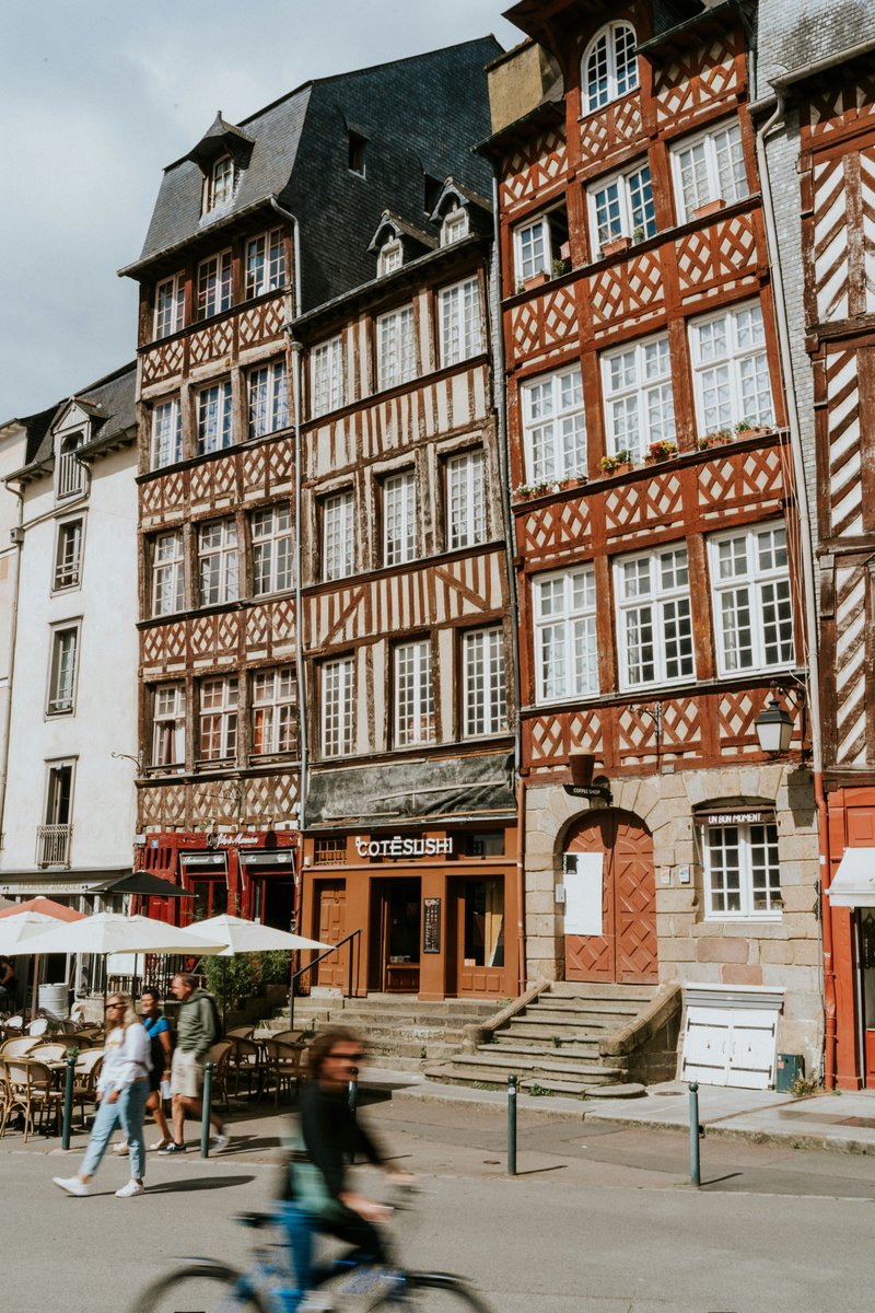 VeroSinmapa's tweet image. 😎 La mejor puerta de entrada a la Bretaña francesa es #Rennes.

🙋🏻‍♀️Historia, rincones pintorescos y un ambientazo universitario único.

🔗Aquí te cuento qué ver en Rennes 👉🏻 bit.ly/Ver_Rennes
