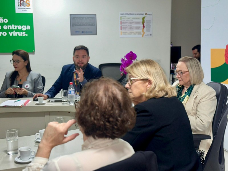 Nova ferramenta apresentada pela Secretaria da Saúde qualifica fornecimento de medicamentos demandados judicialmente

O protótipo foi apresentado ao Tribunal de Justiça do Rio Grande do Sul nesta quinta-feira (2/10)

saude.rs.gov.br/nova-ferrament…