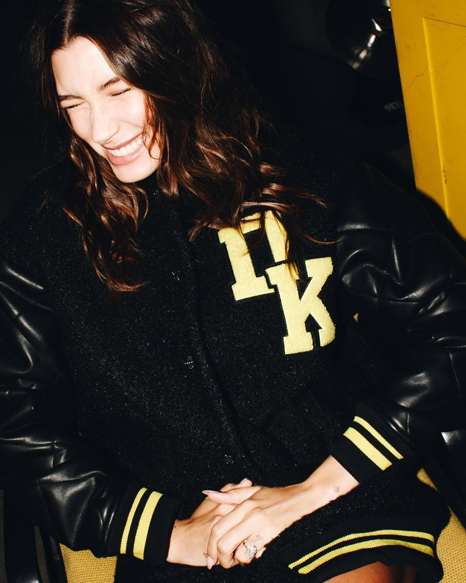 haileysoutfits's tweet image. Hailey for DKNY.