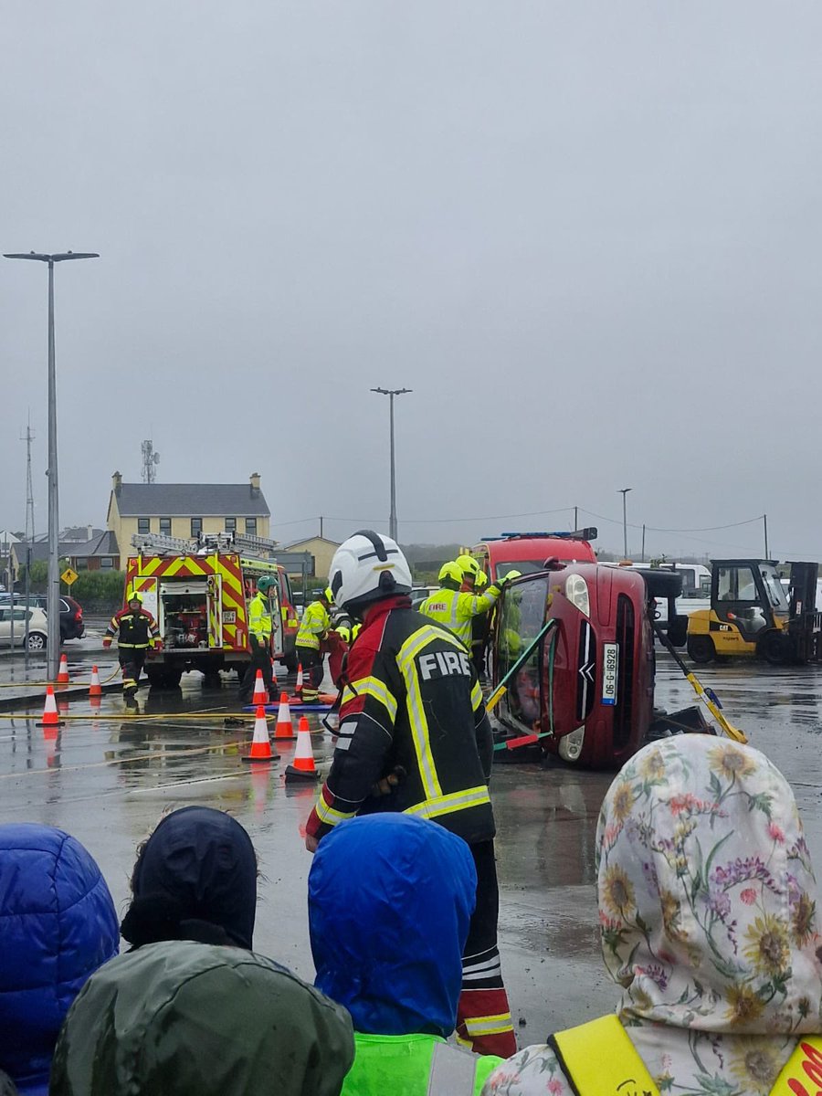 mfbeatty's tweet photo. Amazing display of #emergencyservices on Inis Mór yesterday. @GardaTraffic @gardainfo @IrishCoastGuard #communityservices #AranIslands @GalwayCoCo Fire brigade @RNLI @HSELive Thank you to all involved for a great day despite the ☔️ Such a valuable experience for the children ❤️ https://t.co/k0cBkZ3xS4