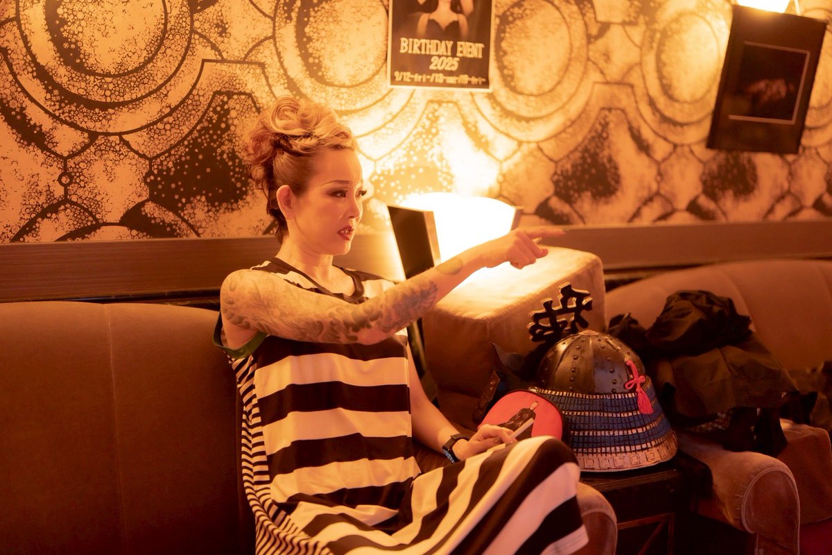 ボチボチ30周年に向けて告知スタートします。期待しとけよ。そして予定を空けておくように！！撮影のオフショ。考えてるんようなイチャモンつけてるワシを添えて。　#京都バルバラ30周年に向けて