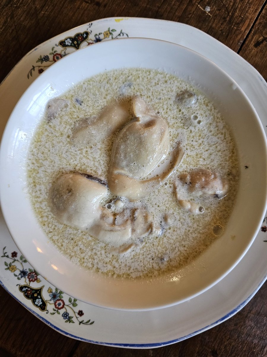 Titmousie2's tweet image. #oysters in there liquore with a tbsp butter and a splash of cream
heated until warm, I like the oysters still mostly raw 😋

power meal