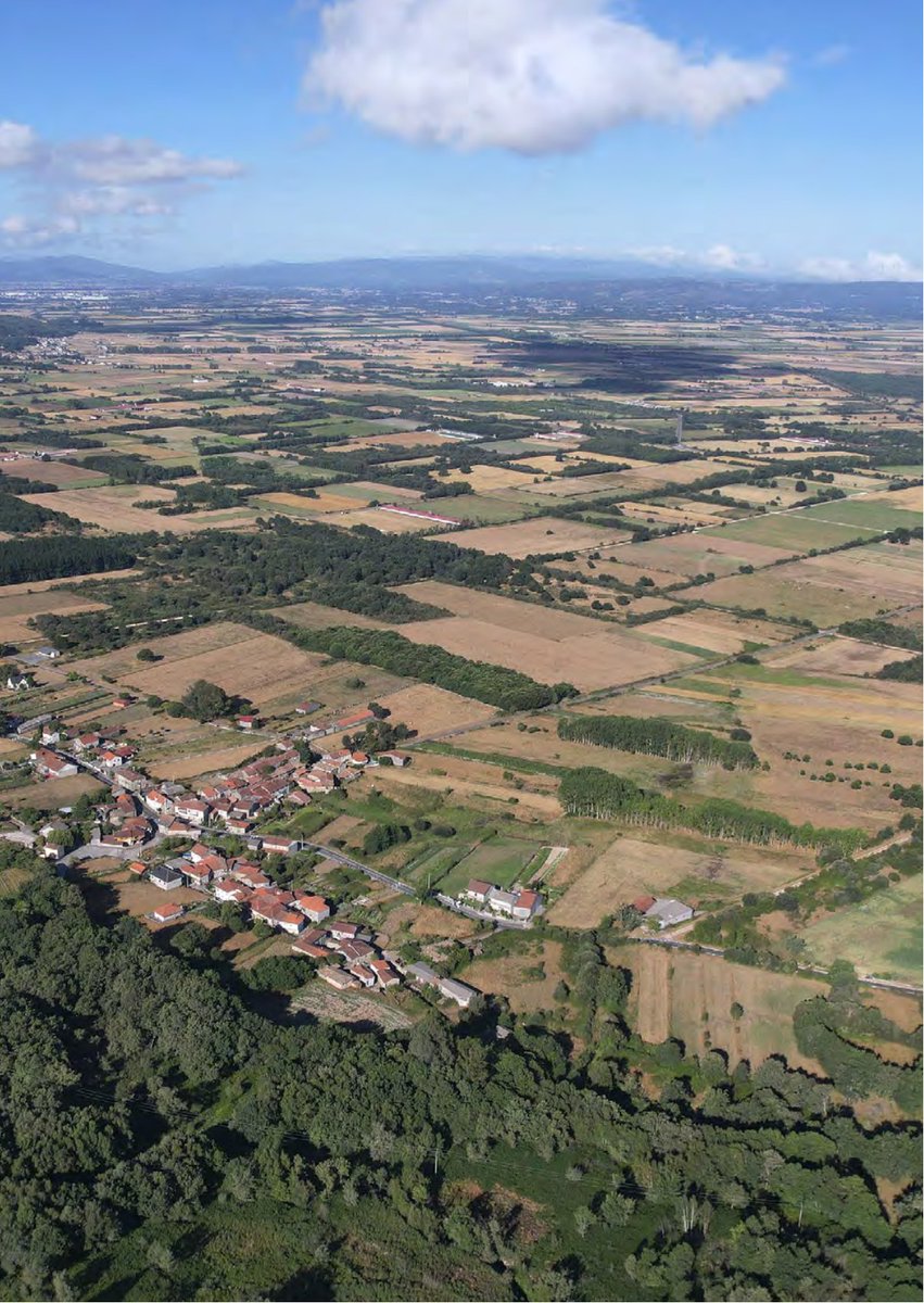 Plains from Codosedo, A Limia, once the Antela lagoon, drained in the 1950s. 

An odd place in Galicia's naturally hilly landscape, where legends of ancient flooded cities still echo across the plains — alongside the antiquities of the powerful Limici, lords of the marshes.