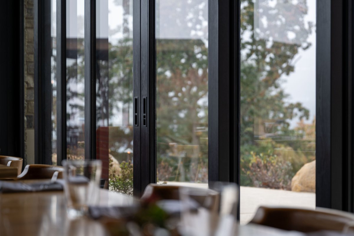 MountainWestWD's tweet image. Black-trim windows bring structure and clarity, framing every view with precision and elegance. Give us a call today to make your window dreams come true.
       #MarvinWindows #ElevatedDesign #BetterByDesign #HomeInspiration #ModernLiving…