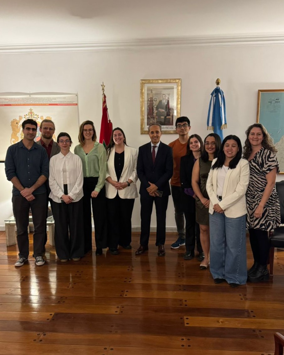 Relaciones Internacionales FLACSO Argentina (@rriiflacso) on Twitter photo 🌍🤝 Estudiantes de la Maestría en Relaciones Internacionales de @FLACSOArgentina visitaron la Embajada del Reino de Marruecos en Buenos Aires <a href="/MoroccoInARG/">Marruecos en Argentina</a>.
El Embajador Fares Yassir compartió la visión de Marruecos sobre el orden global y la cooperación con Argentina 🇦🇷. 🌍🤝 Estudiantes de la Maestría en Relaciones Internacionales de @FLACSOArgentina visitaron la Embajada del Reino de Marruecos en Buenos Aires <a href="/MoroccoInARG/">Marruecos en Argentina</a>.
El Embajador Fares Yassir compartió la visión de Marruecos sobre el orden global y la cooperación con Argentina 🇦🇷.
