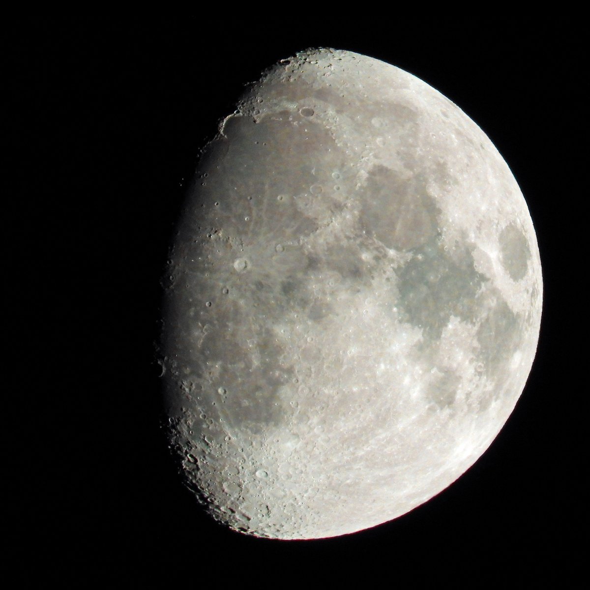 2. Oktober 2025 (20:24 Uhr)
76.8% in 381'080 km Entfernung im Steinbock